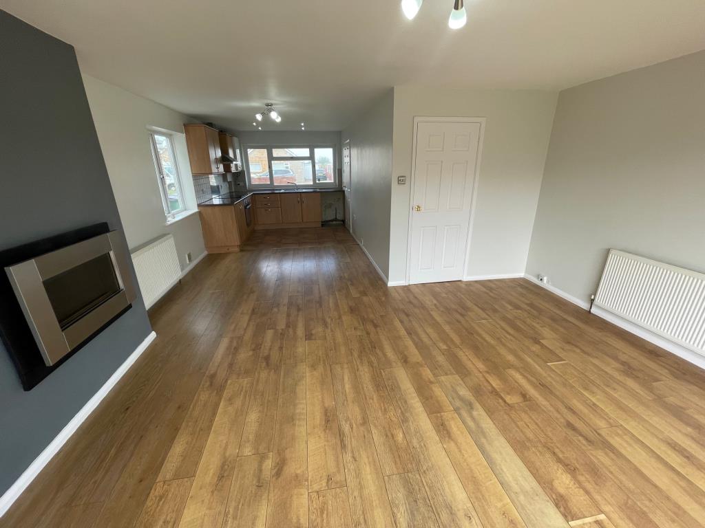 Lot: 28 - LINK-DETACHED THREE-BEDROOM HOUSE FOR REDECORATION - Open plan living room - kitchen